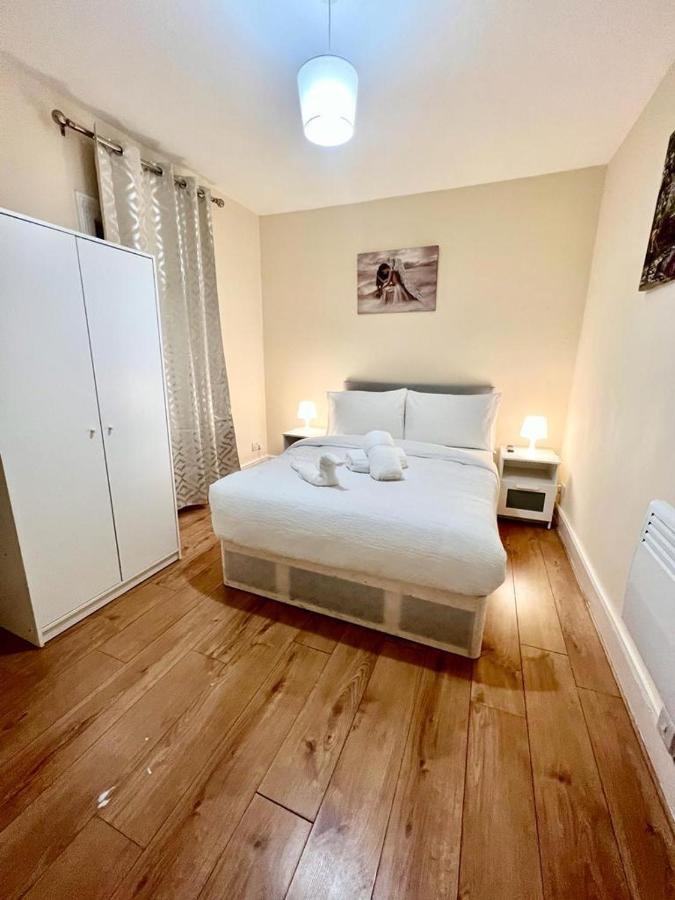 شقة لندن  في Studio Flat In Colliers Wood المظهر الخارجي الصورة